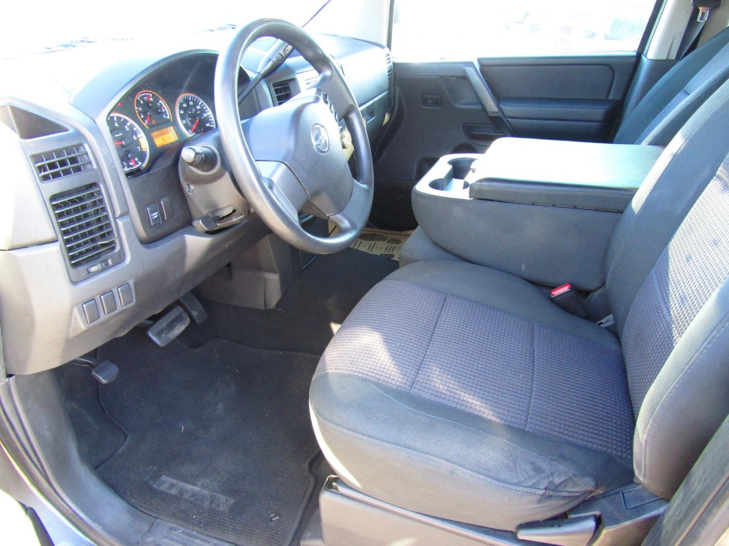 2011 Gray Nissan Titan S Crew Cab 2WD (1N6AA0EKXBN) with an 5.6L V8 DOHC 32V engine, Automatic transmission, located at 15016 S Hwy 231, Midland City, AL, 36350, (334) 983-3001, 31.306210, -85.495277 - Photo#3